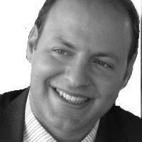 Μάνος Παπάζογλου Headshot