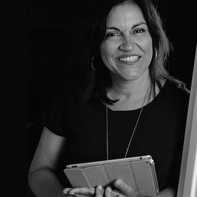 Yalda T. Uhls Headshot